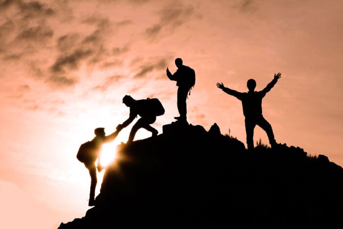 40570680 – young climbers and help spirit
